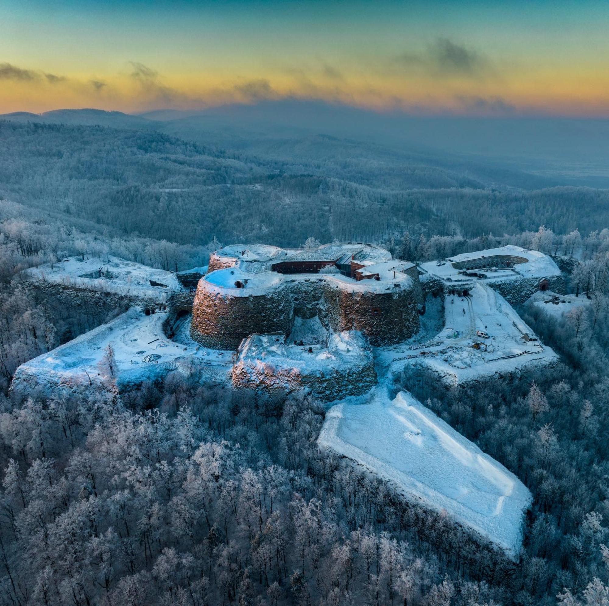 Отель Twierdza Srebrna Gora Donzon Экстерьер фото