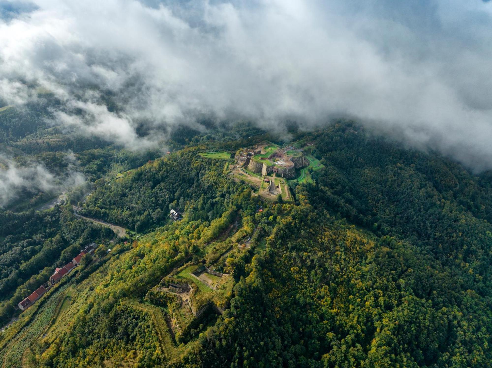 Отель Twierdza Srebrna Gora Donzon Экстерьер фото