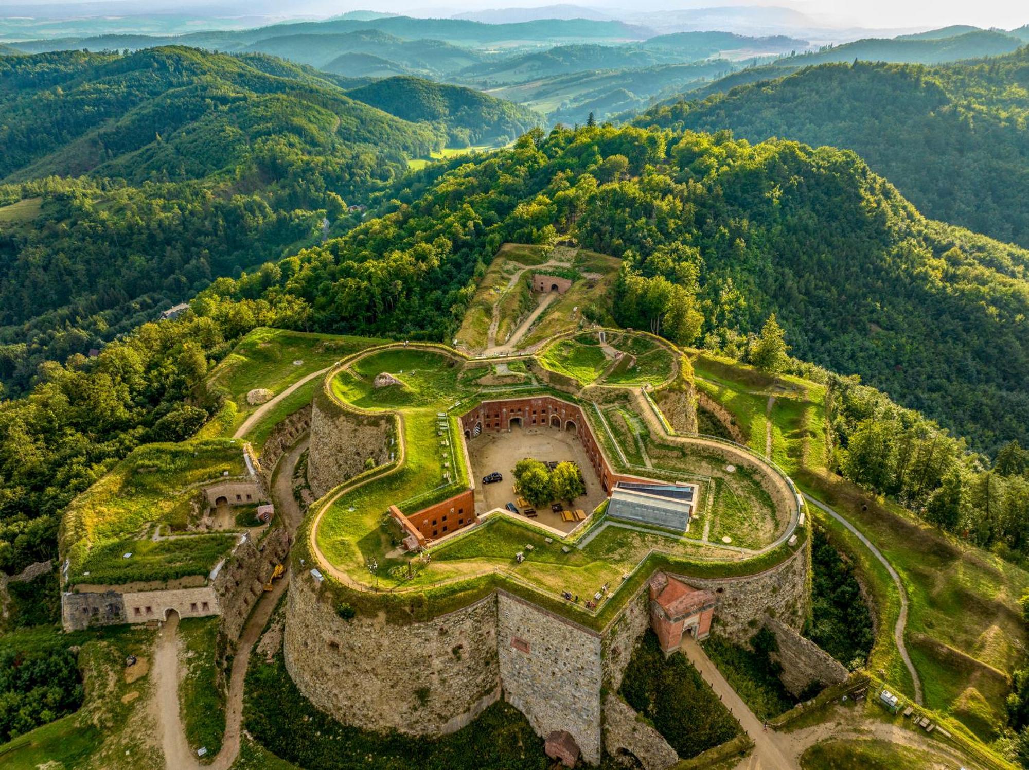 Twierdza Srebrna Gora Donzon Экстерьер фото